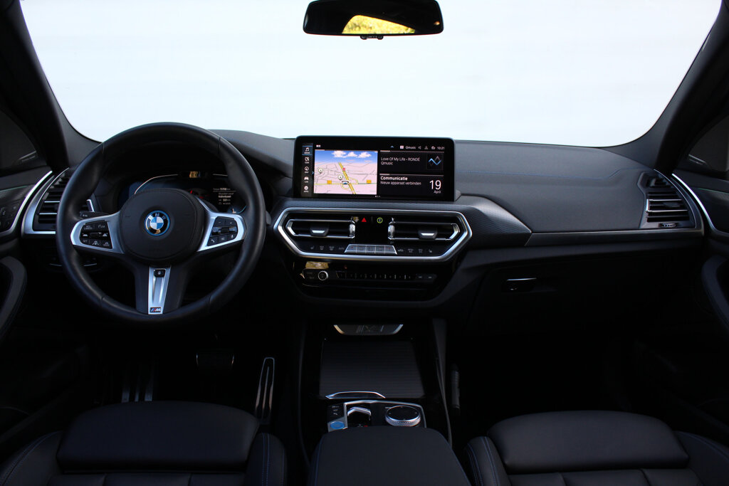 BMW iX3 34