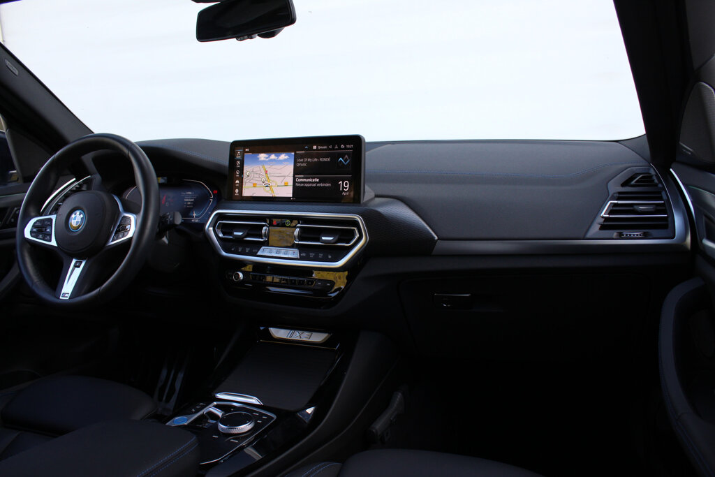 BMW iX3 35