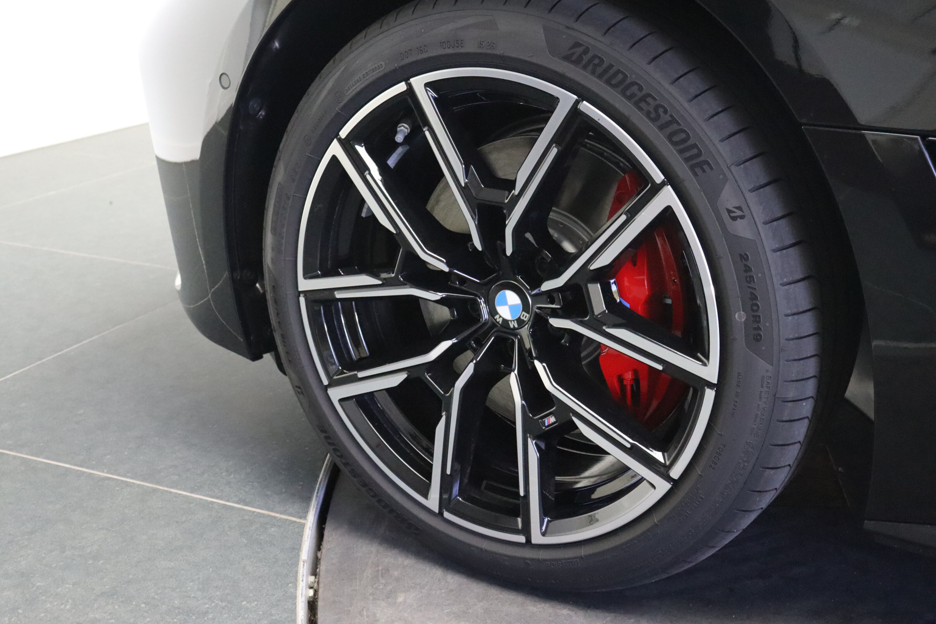 BMW i4 6