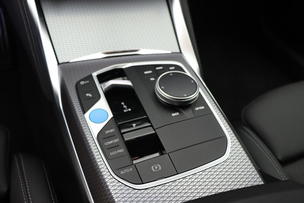 BMW i4 11