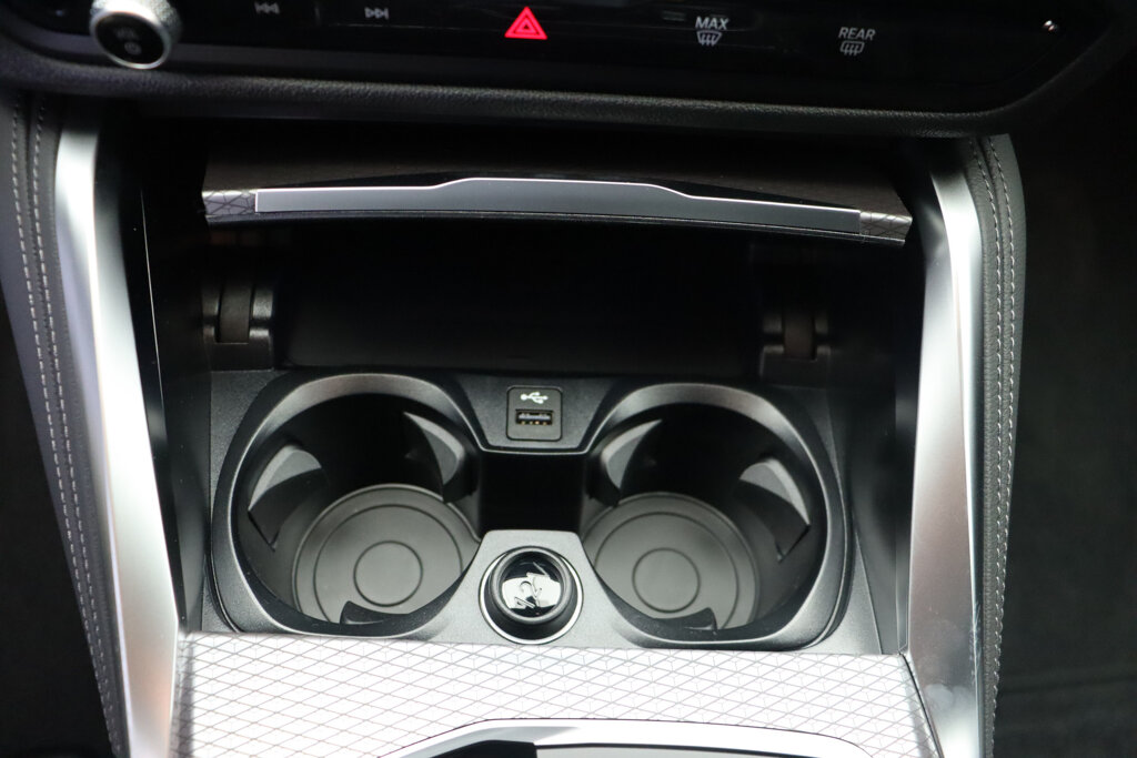 BMW i4 12