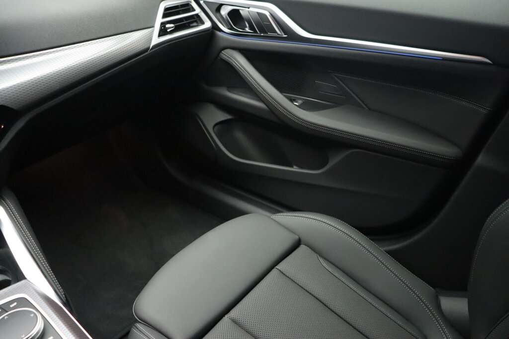 BMW i4 13
