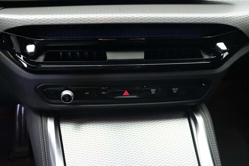 BMW i4 17