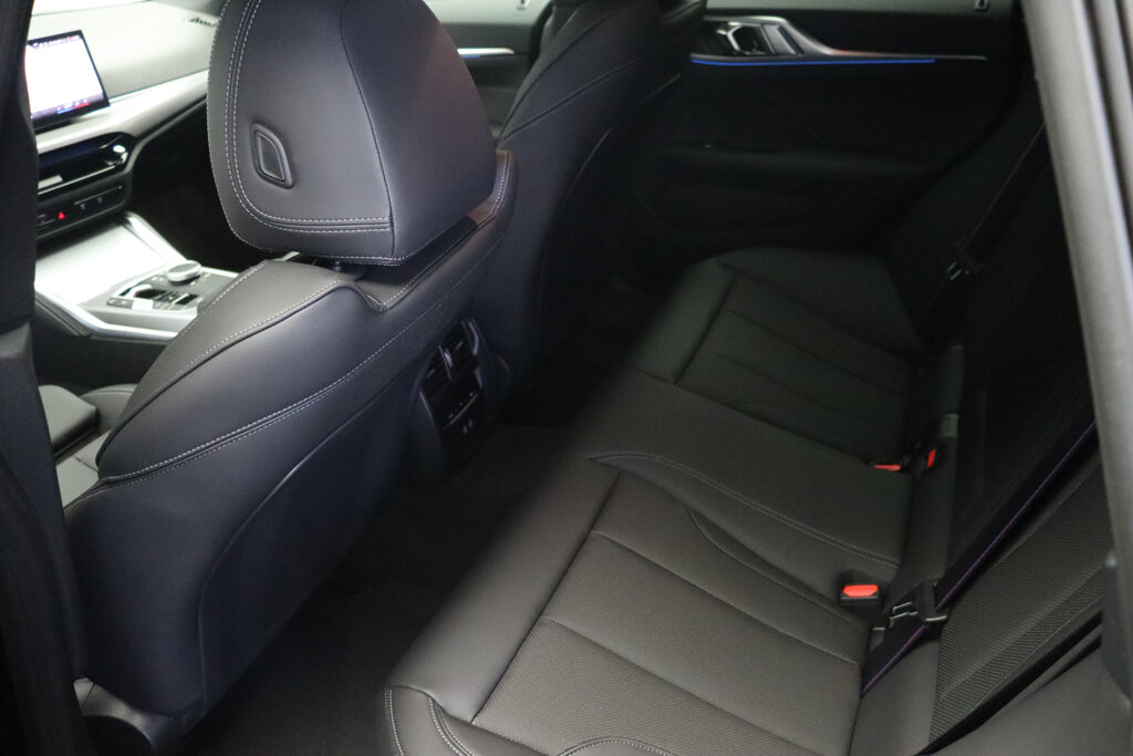 BMW i4 19