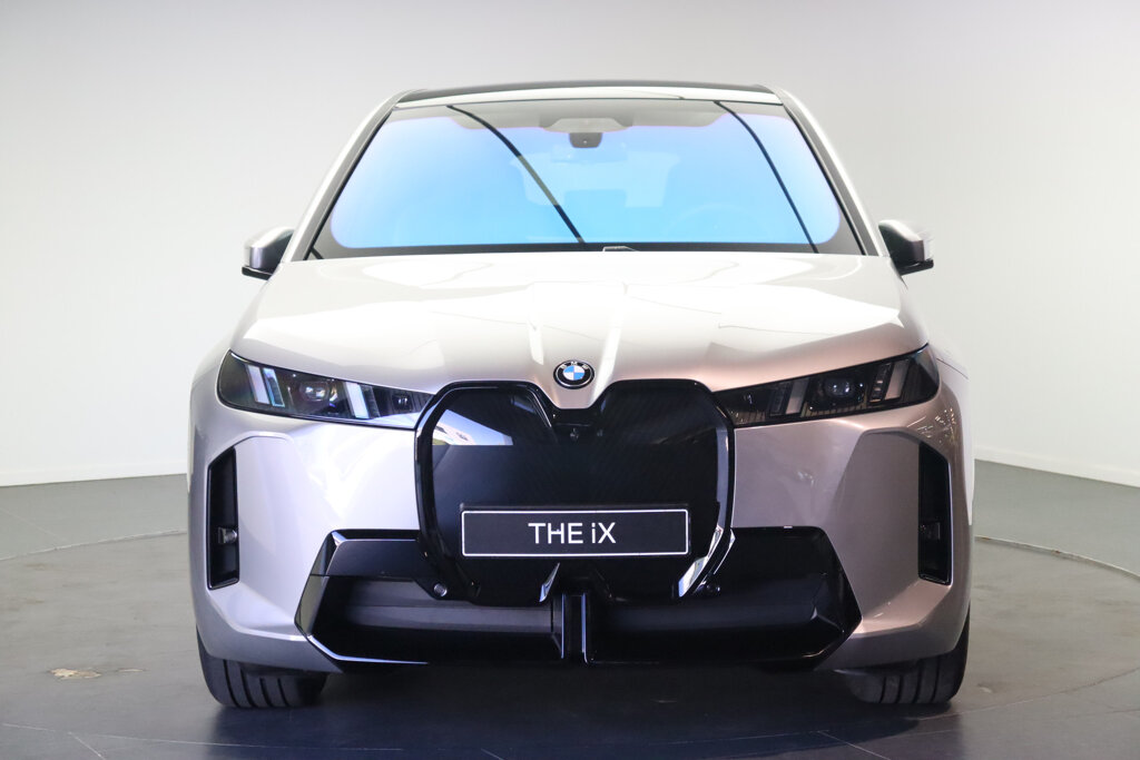 BMW iX 5