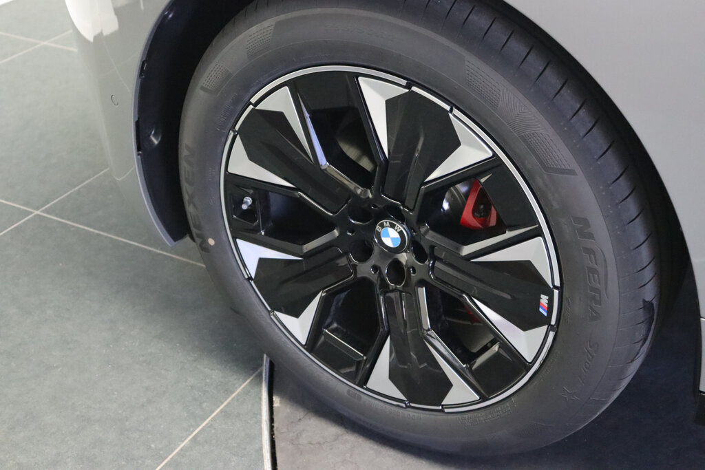 BMW iX 6