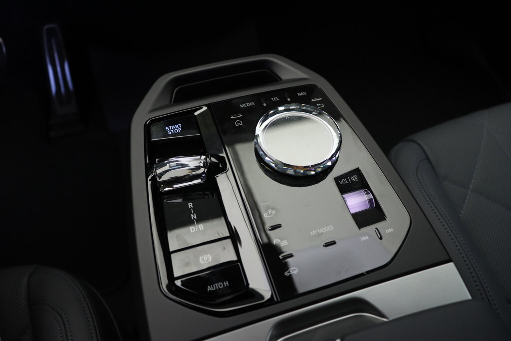 BMW iX 15