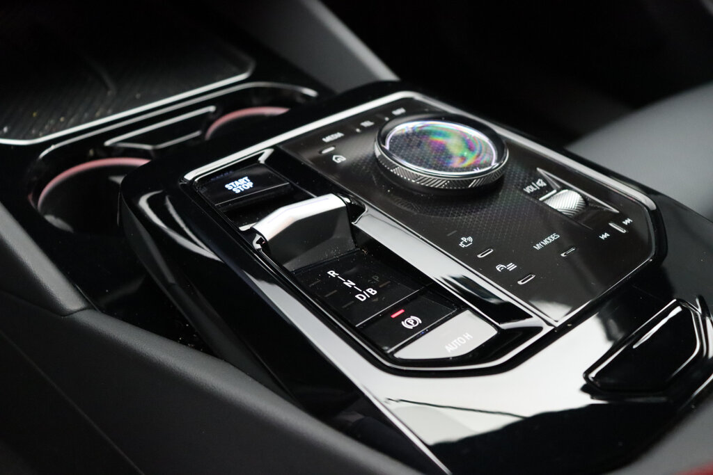 BMW i5 15