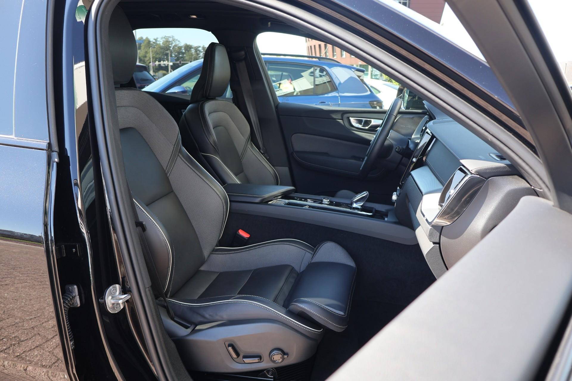 Volvo XC60 2.0 T6 Hybrid 350pk AWD Ultimate Black Edition - Afbeelding 4