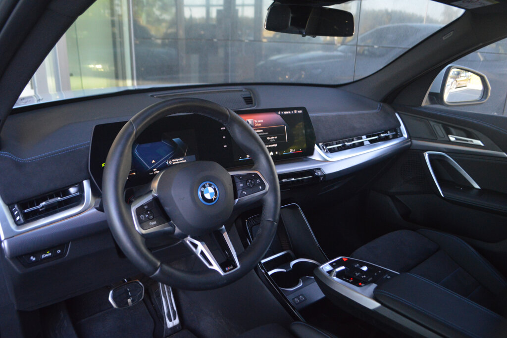 BMW iX2 16