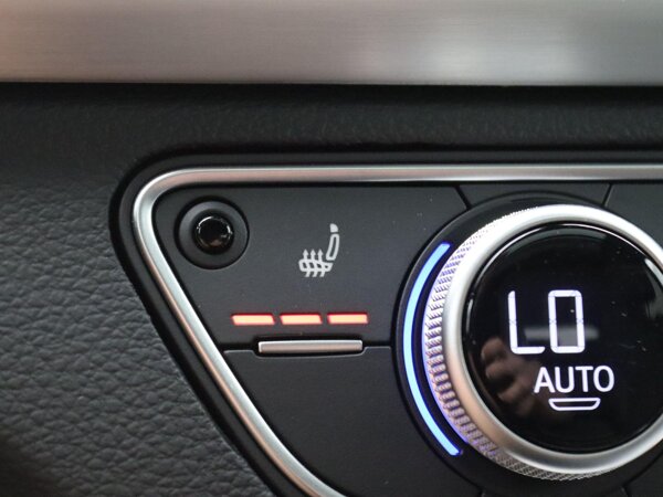 Stoelverwarming voorin Stoelverwarming voorin