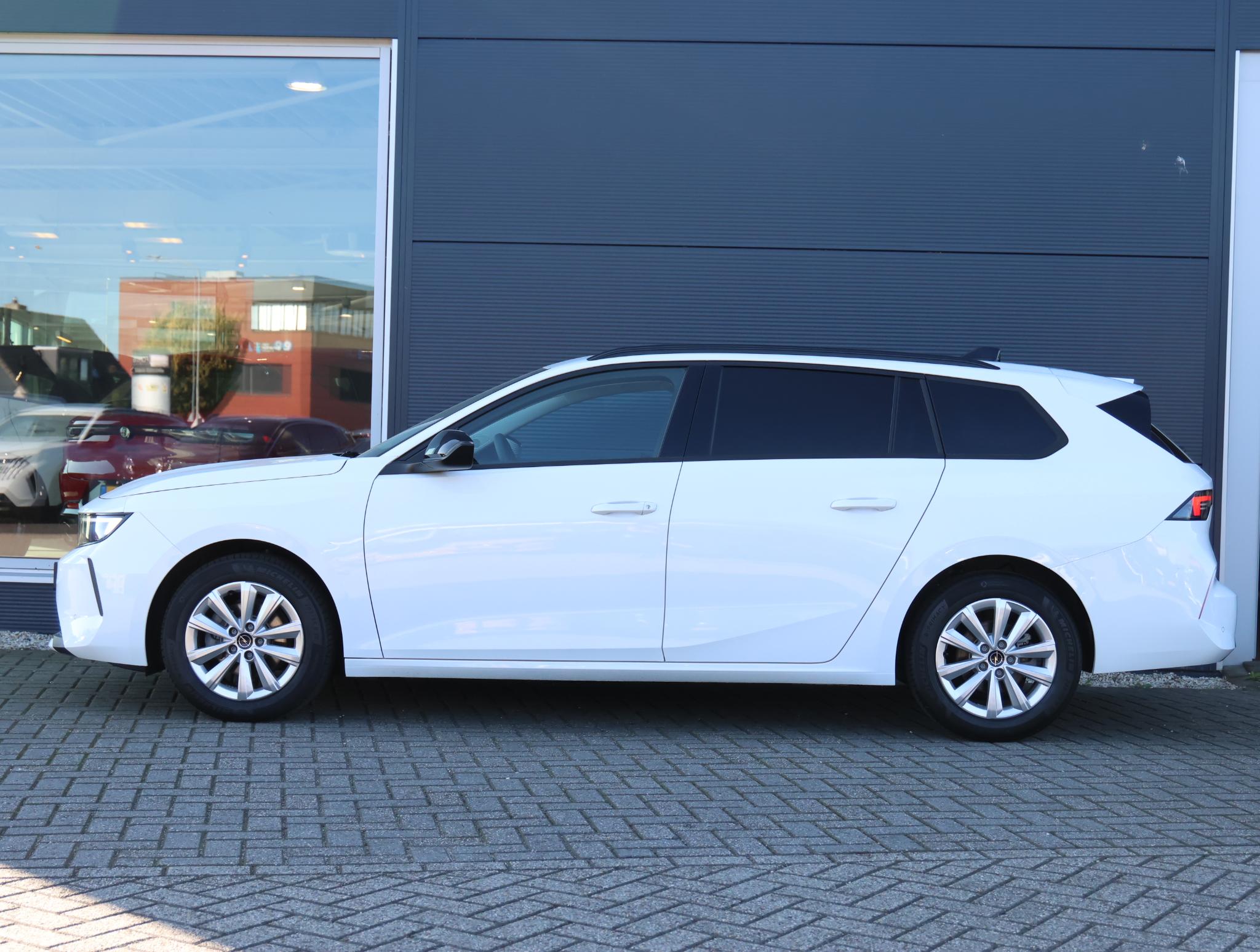 Opel Astra Sports Tourer 1.2 110pk Business Edition - Afbeelding 2