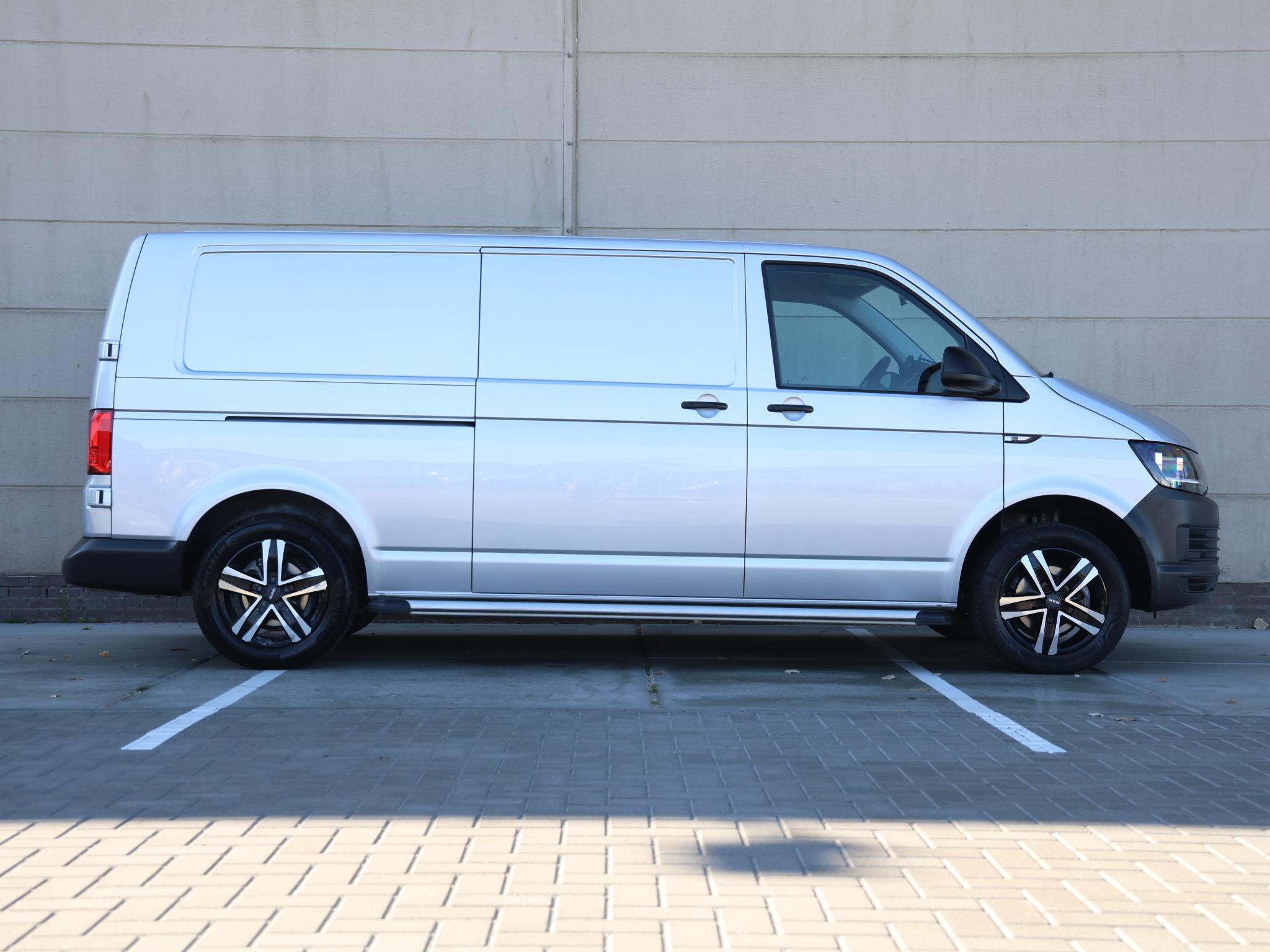Volkswagen Transporter 2.0 TDI 102 pk L2H1 Business - Afbeelding 2