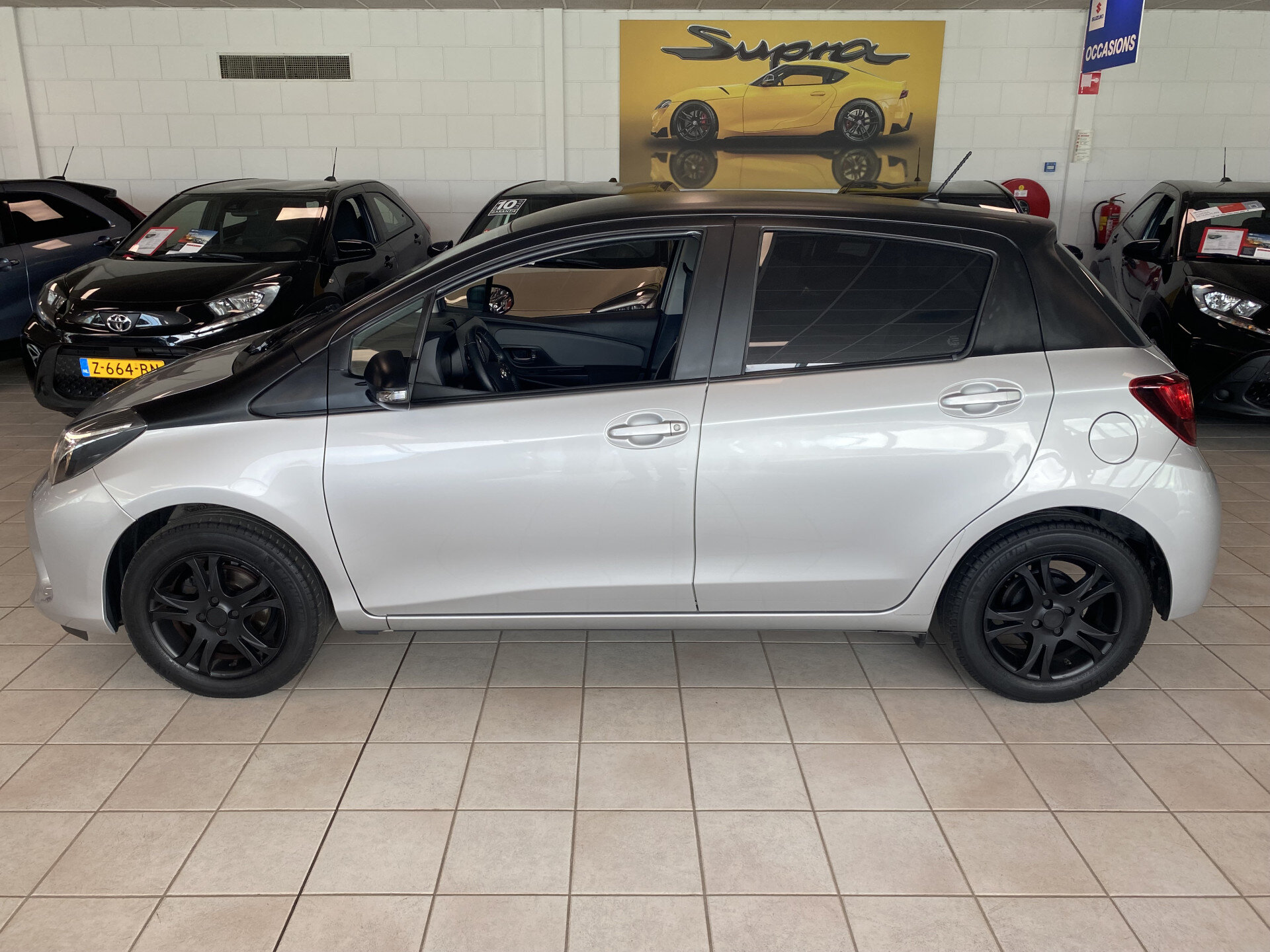Toyota Yaris 1.3 VVT-i Aspiration Bi-Tone - Afbeelding 2