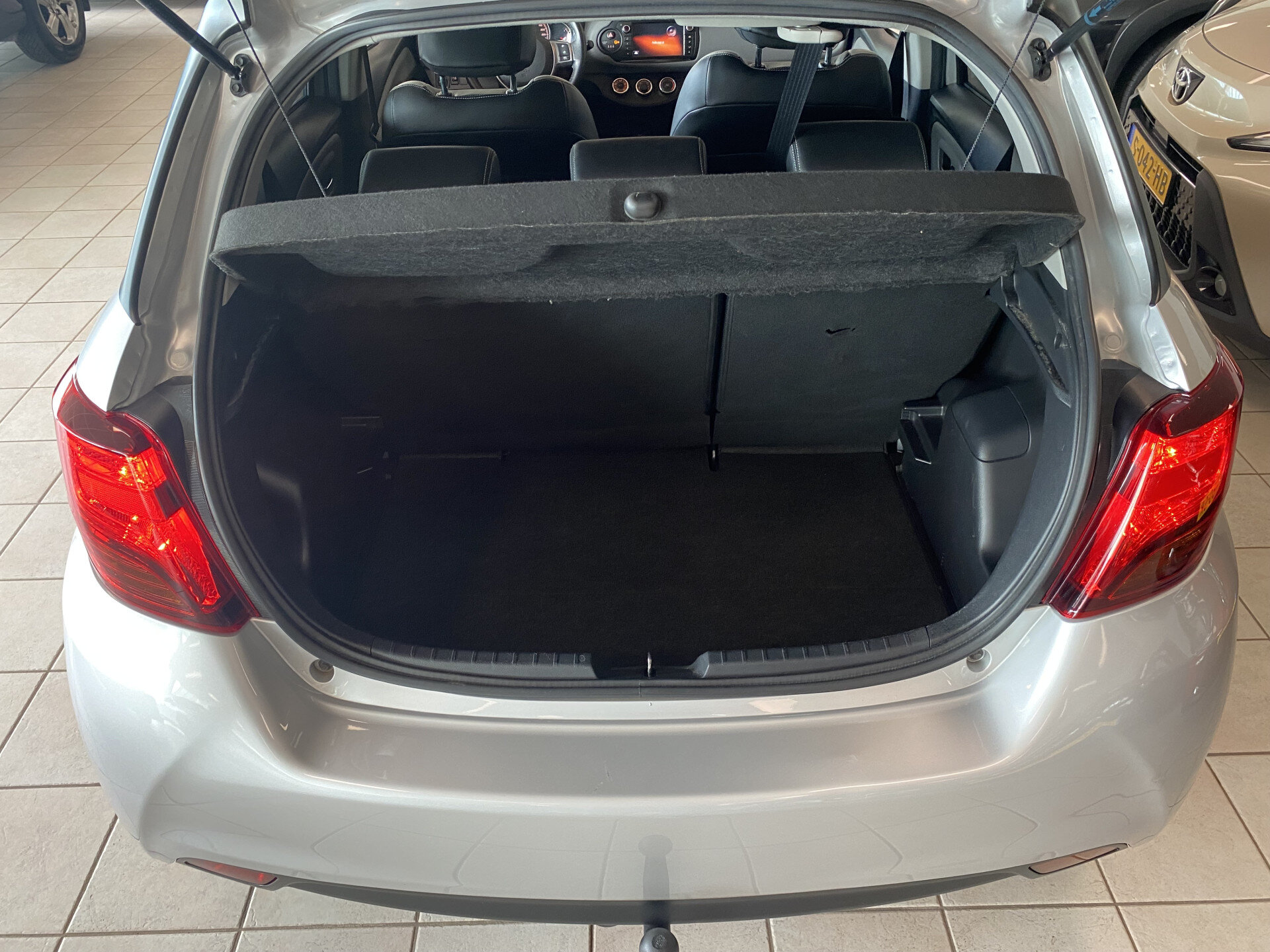Toyota Yaris 1.3 VVT-i Aspiration Bi-Tone - Afbeelding 5