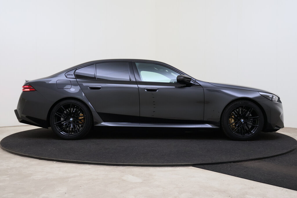 BMW M5 7