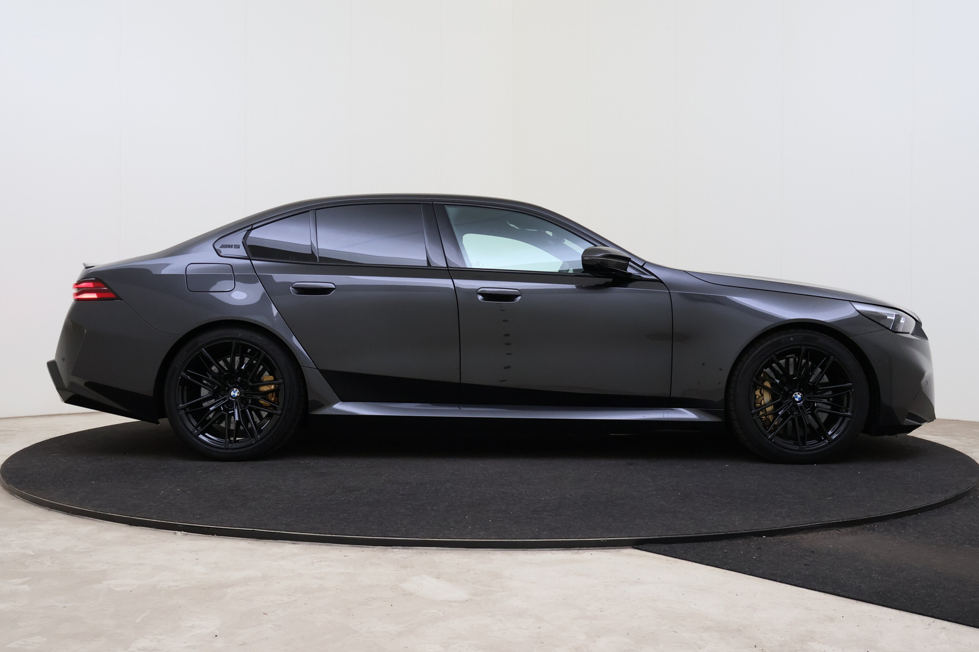BMW M5 7