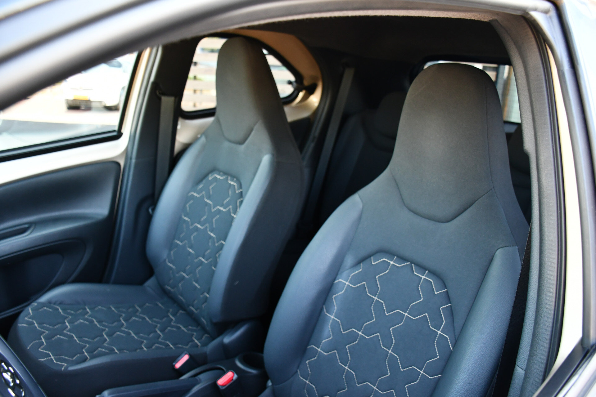 Toyota Aygo X 1.0 VVT-i S-CVT Envy Automaat 73pk - Afbeelding 2