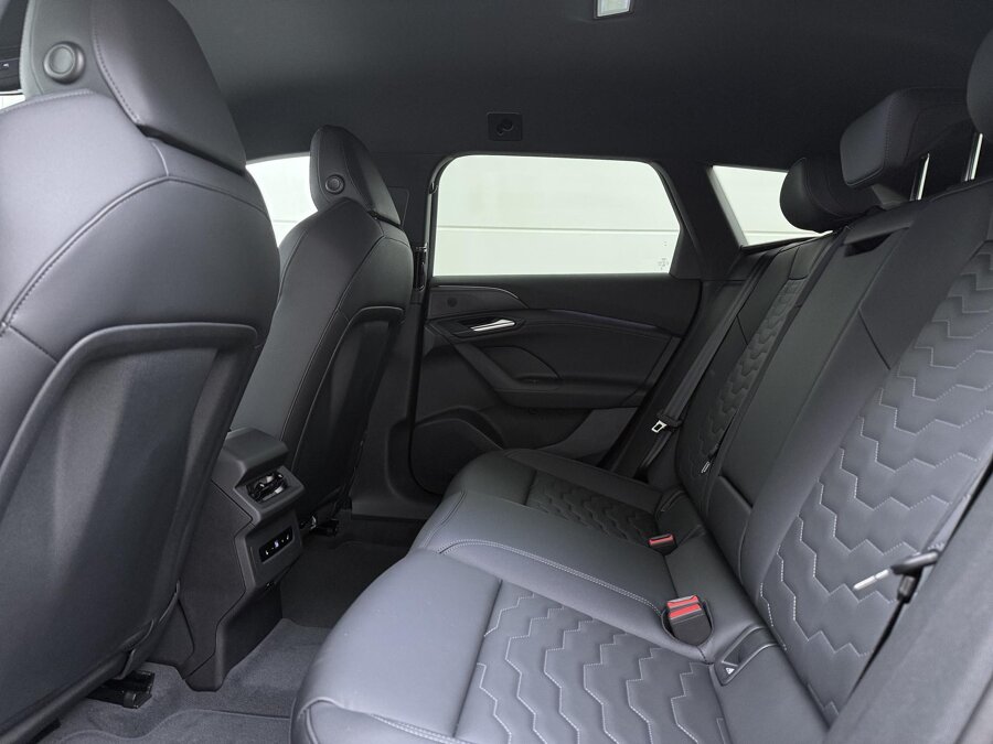 Audi A6 Avant e-tron S edition 100 kWh 270 kW / 367 PK