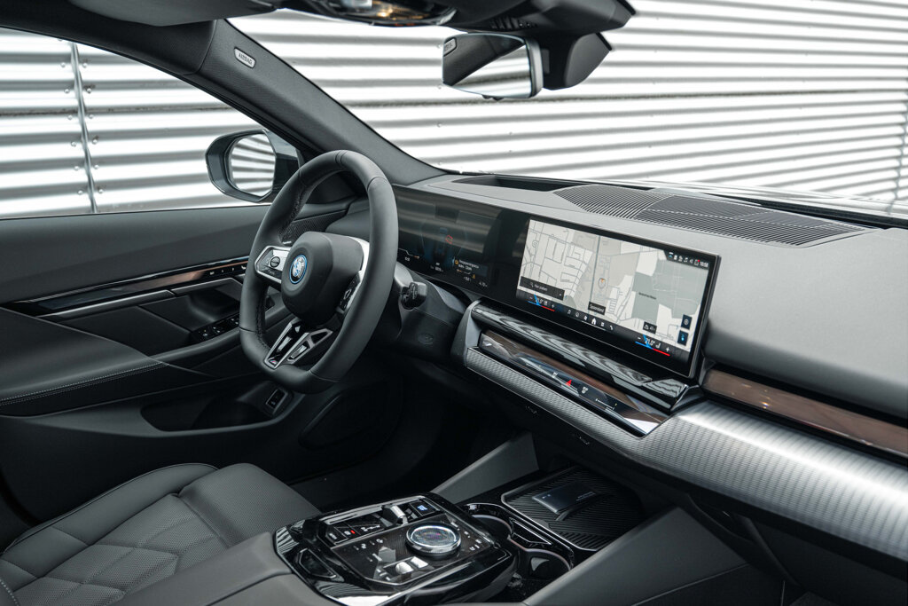 BMW i5 12