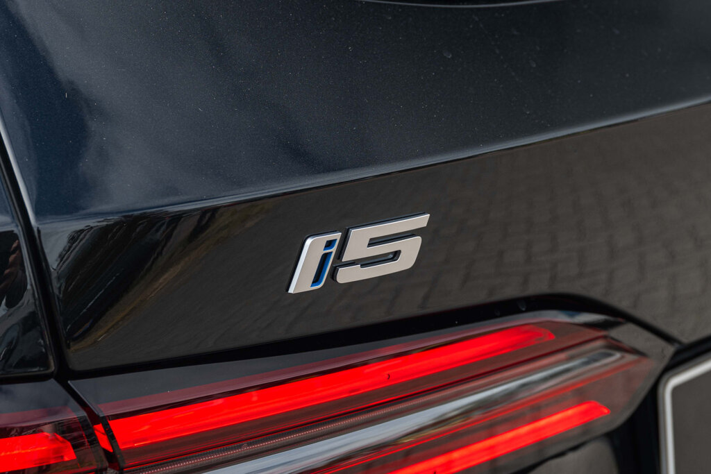 BMW i5 15