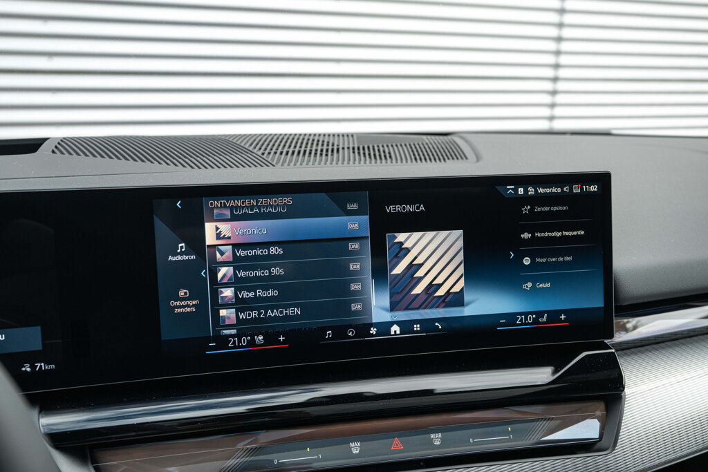 BMW i5 21