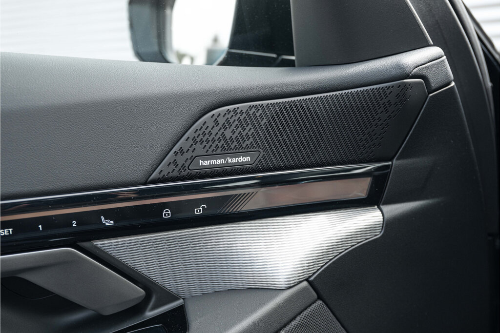 BMW i5 26