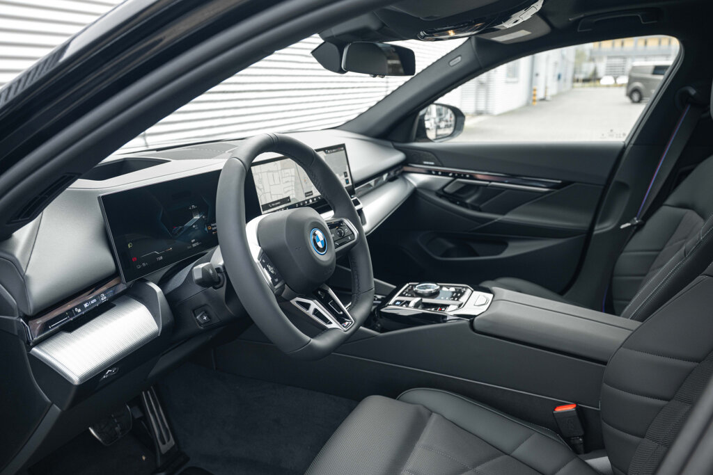 BMW i5 30