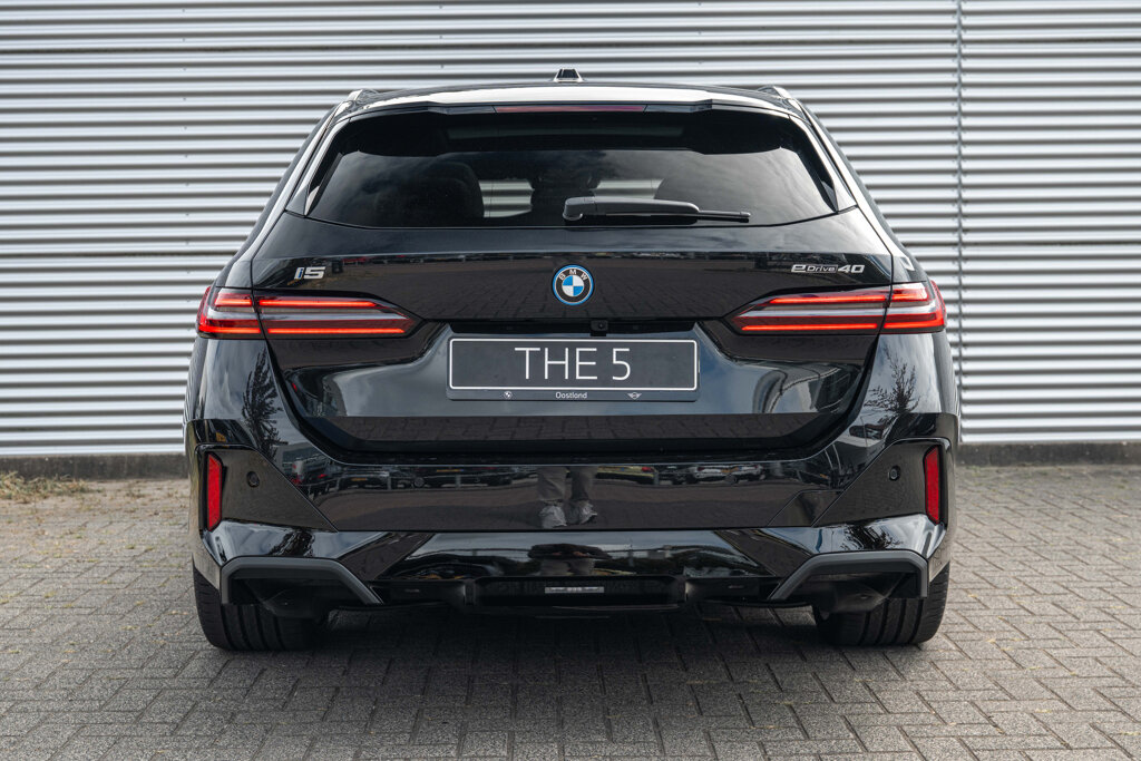 BMW i5 37