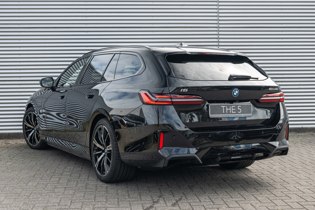 BMW i5 38