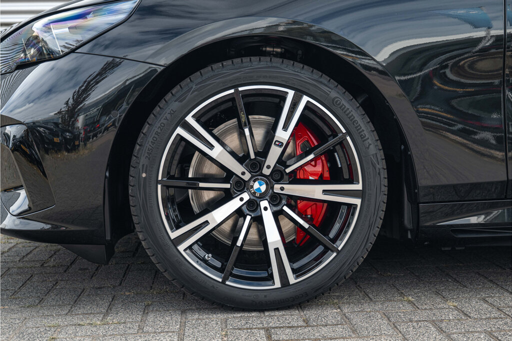 BMW i5 41