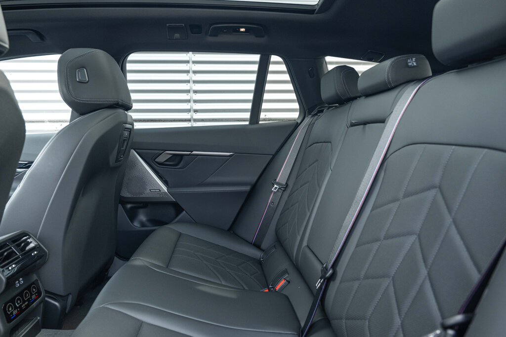 BMW i5 43