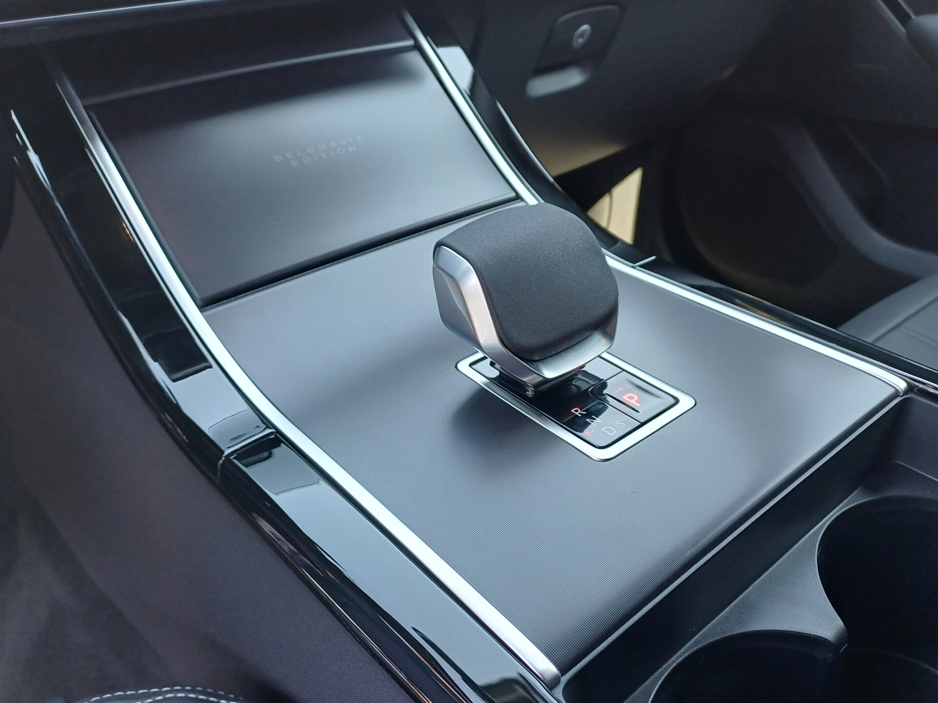 Land Rover Range Rover Velar P400e 404pk AWD Belgravia Edition PHEV - Afbeelding 3