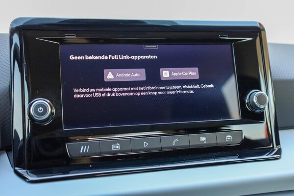 Apple Carplay/Android Auto Apple Carplay/Android Auto