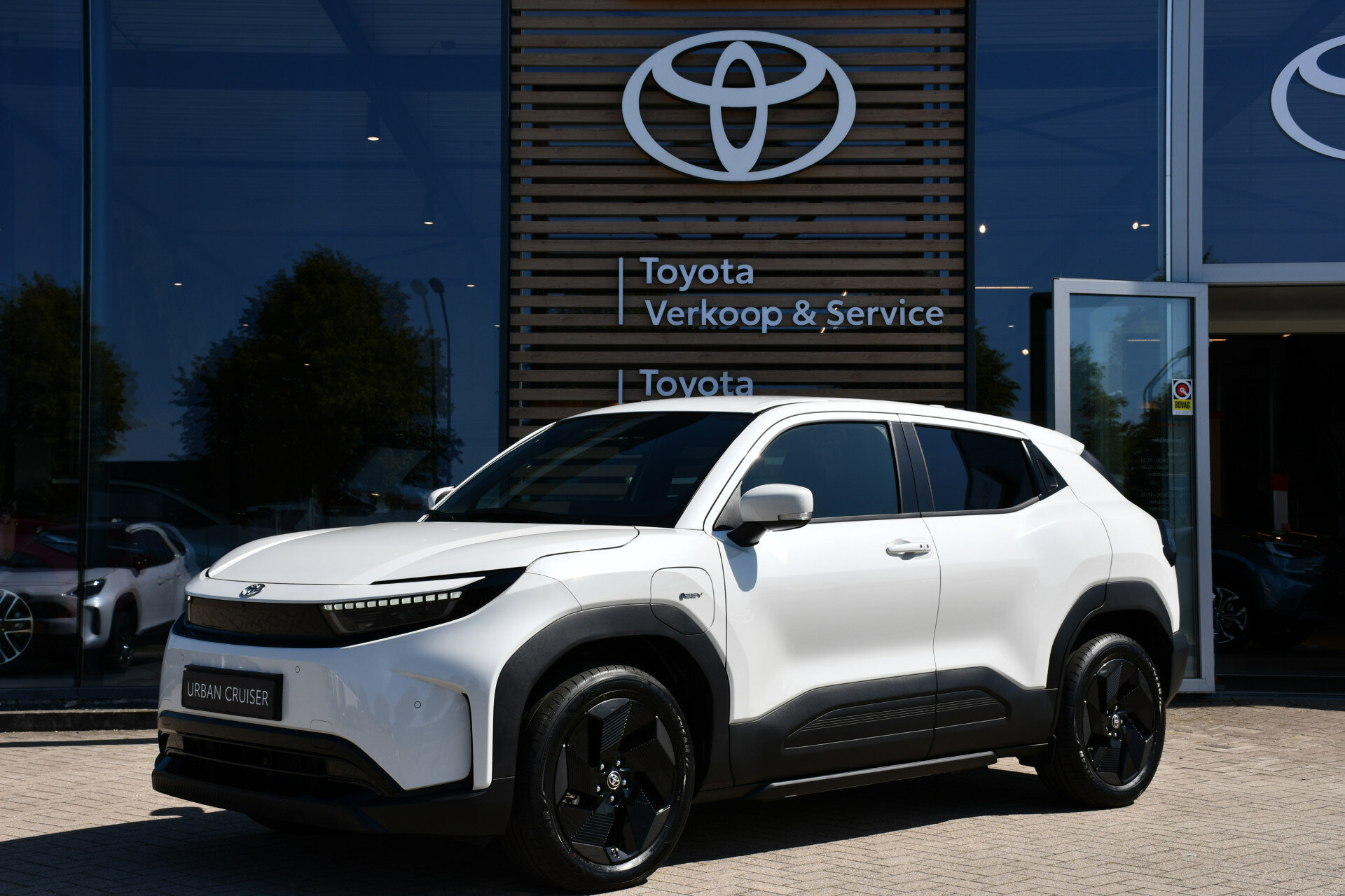 Toyota Urban Cruiser Dynamic 61 kWh Automaat 175pk
