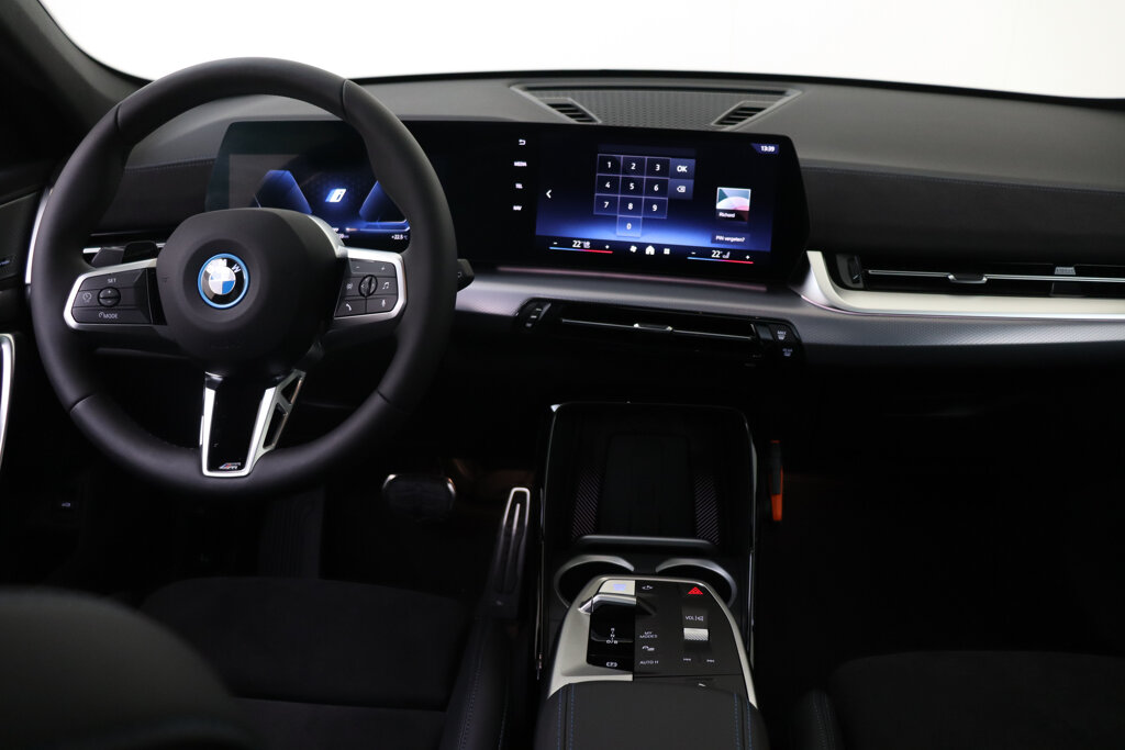 BMW iX1 23
