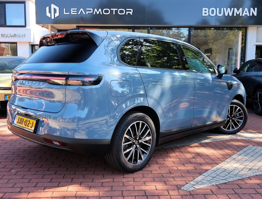 Leapmotor B10 EV 67,1 kWh 218PK Automaat Design, Rijklaarprijs | 360 Camera | Stoelventilatie | Panoramadak | Adaptieve Cruise Control - Afbeelding 4