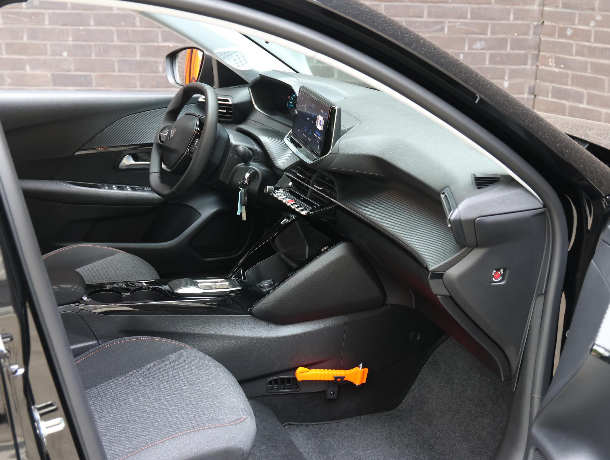 Peugeot e-208