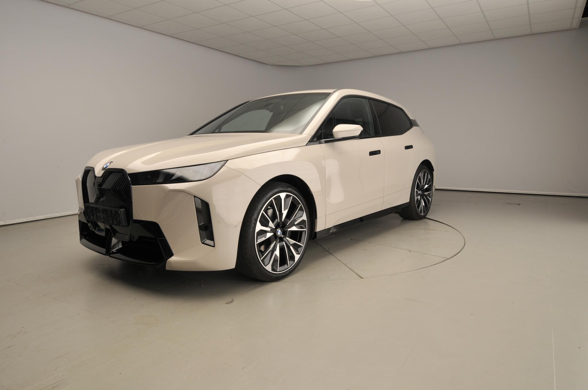 BMW iX xDrive45