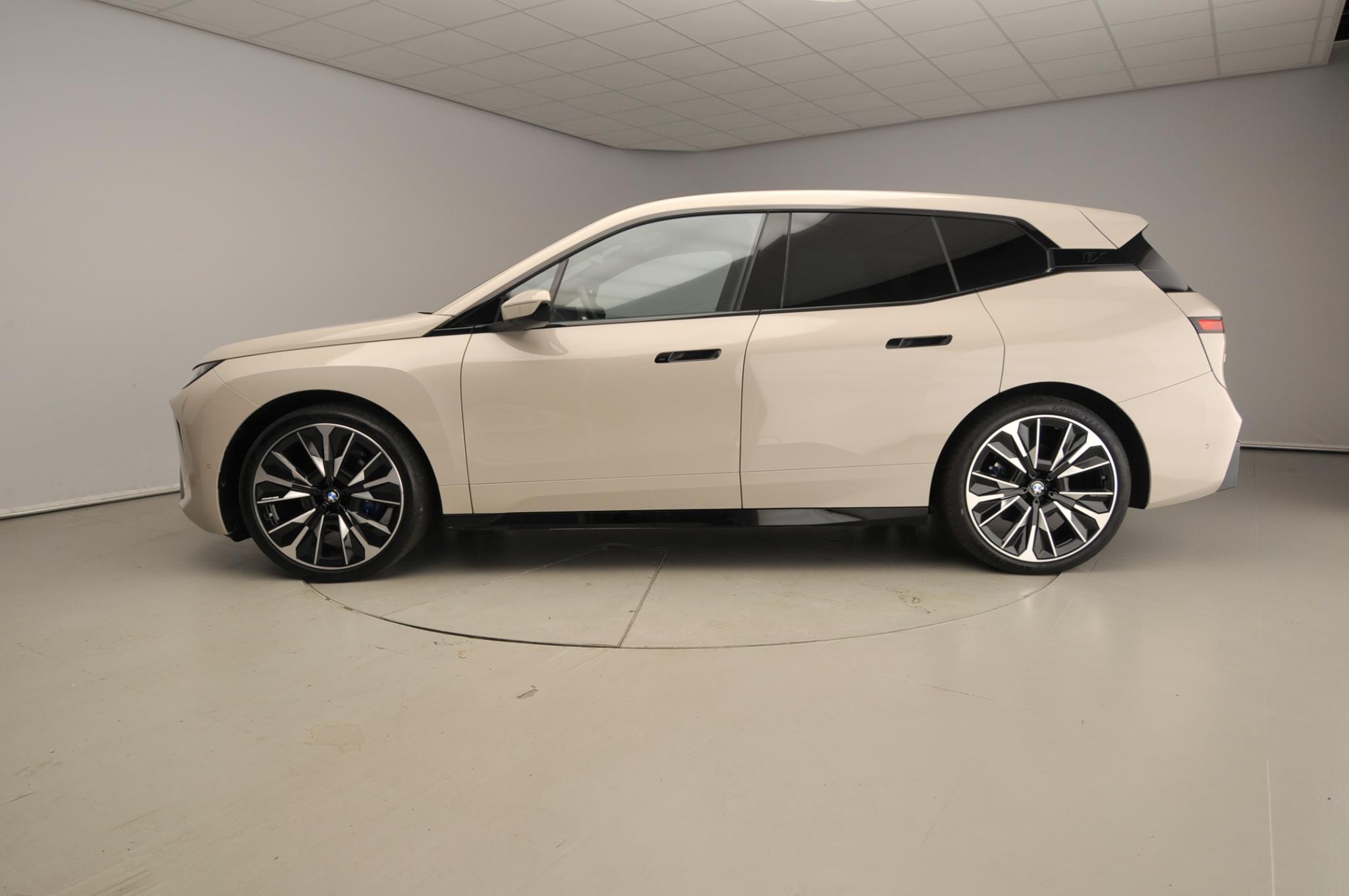 BMW iX xDrive45 - Afbeelding 3