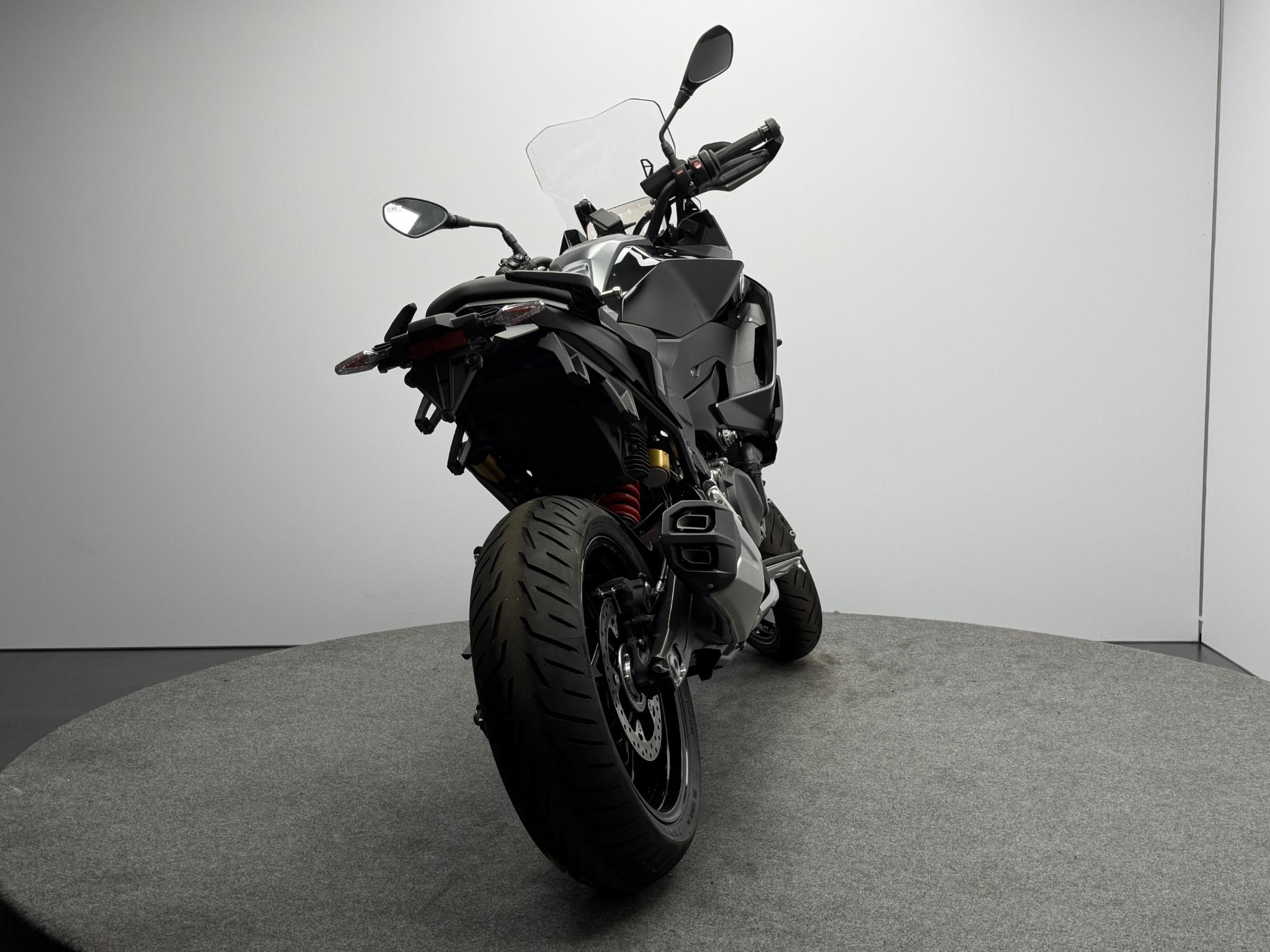 BMW Motorrad F 900 XR Triple Black - Afbeelding 3