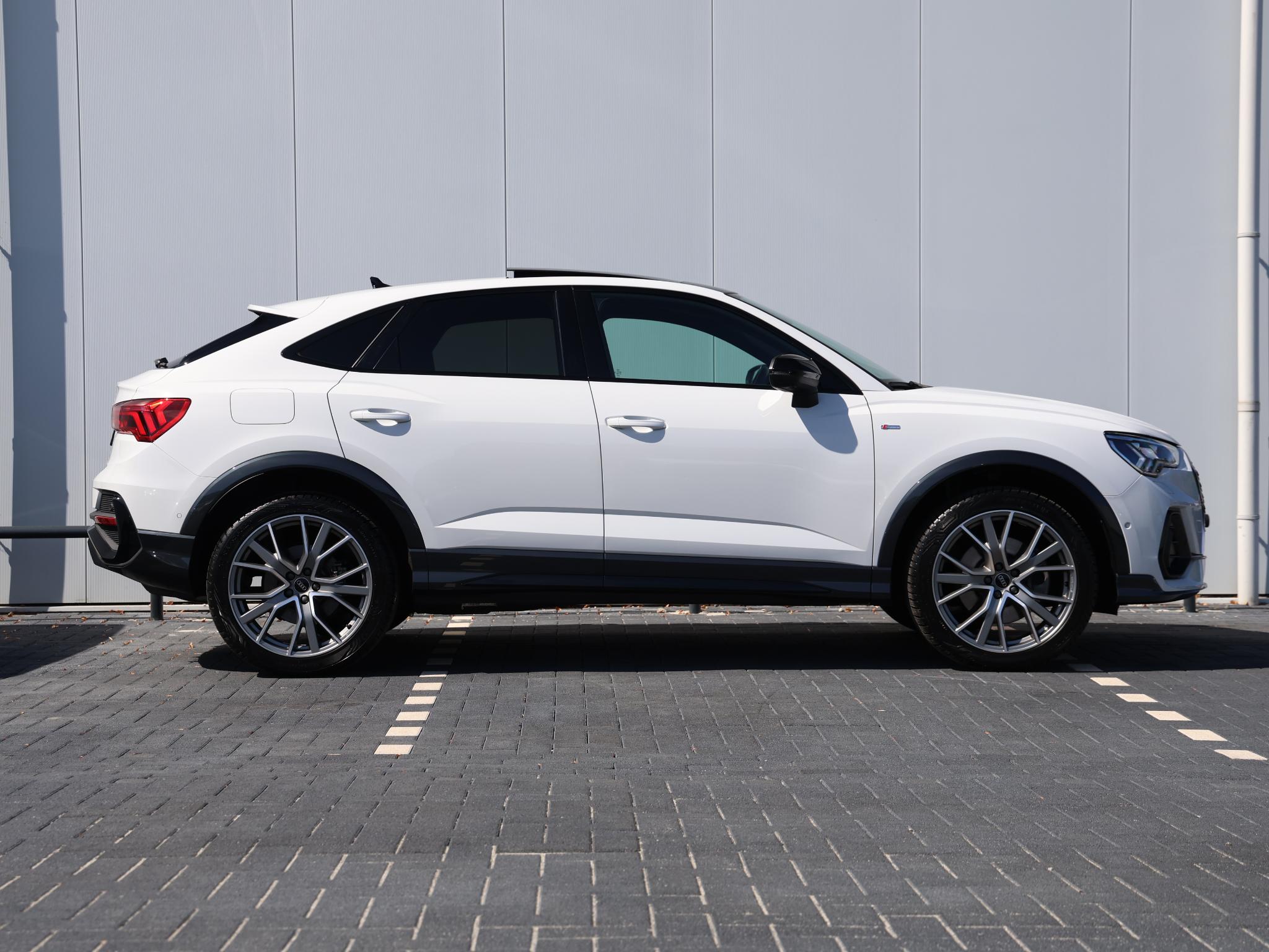 Audi Q3 Sportback 45 TFSI e Edition - Afbeelding 2
