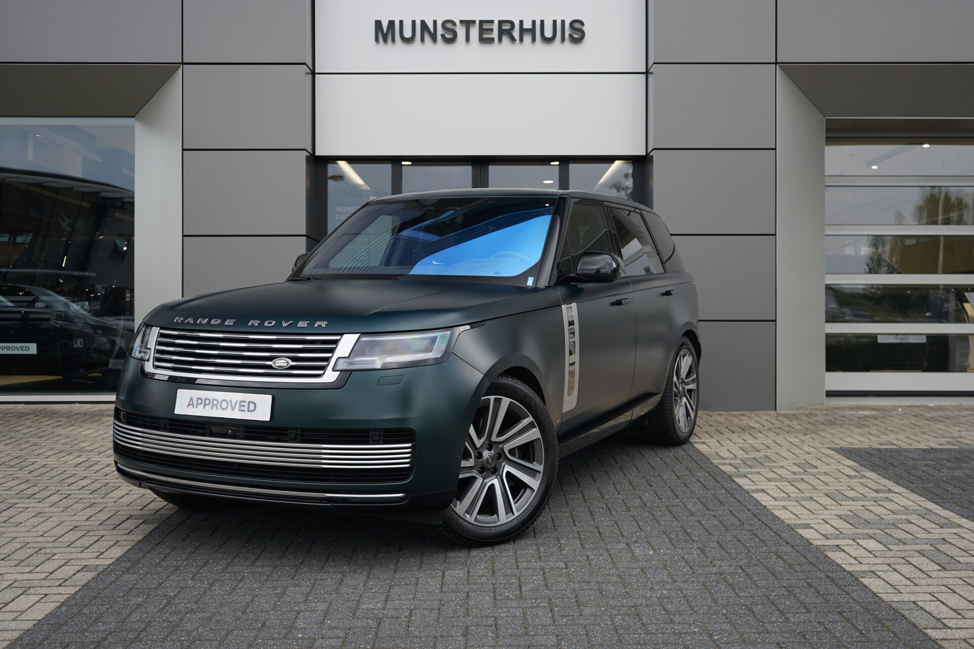 Land Rover Range Rover 4.4 P530 SV MHEV