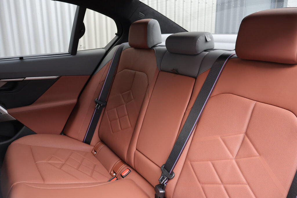 BMW i5 14