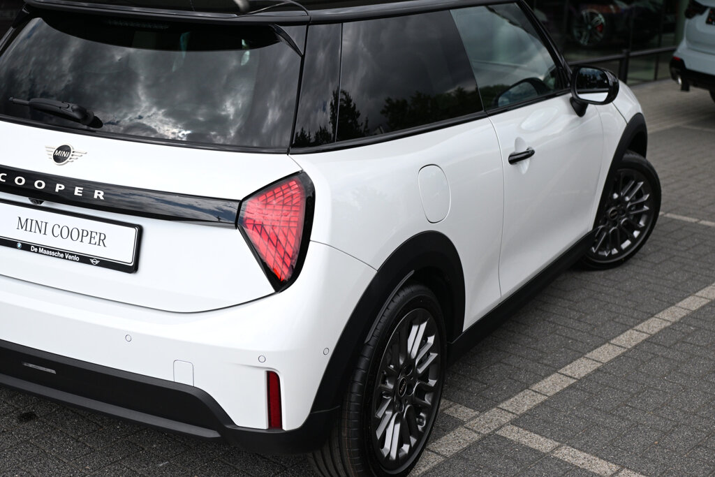 MINI 3-Deurs 24