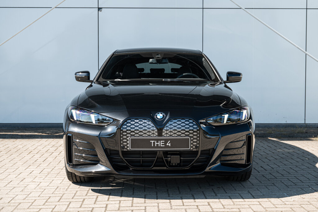 BMW i4 16