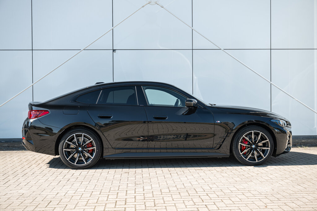 BMW i4 18