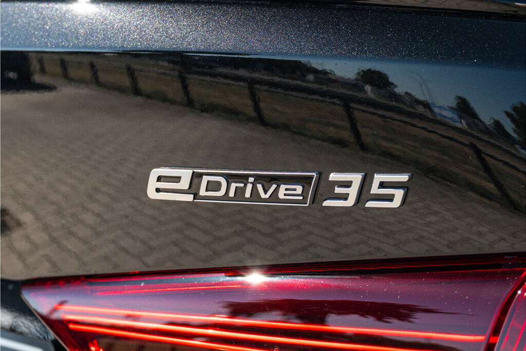 BMW i4 21