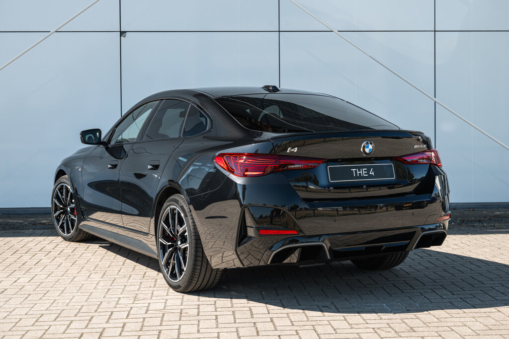 BMW i4 36