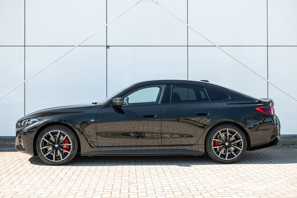 BMW i4 39